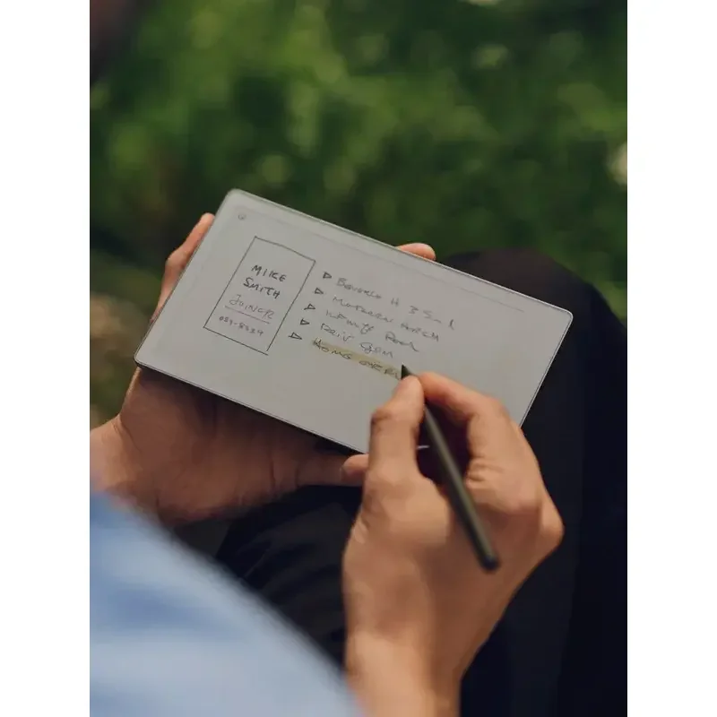 reMarkable Paper Pro Move 7.3" Bundle 2/64GB with Marker Plus Book Folio Cover, Leather Black — foto 2